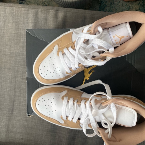 Nike Jordans - Picture 3 of 3